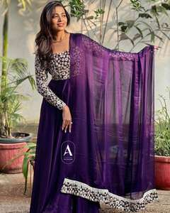 Présentation d'un nouveau concepteur de mariage et de fête Rangoli soie fantaisie fil et séquence broderie travail Anarkali avec Dupatta - Product Image 4