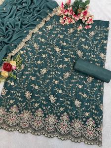 Costume Salwar de créateur de qualité supérieure pour femmes Vêtements ethniques traditionnels disponibles à des prix abordables en provenance d'Inde - Product Image 3