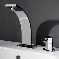 Mitigeurs de salle de bain au design moderne et élégant, fabriqués en Italie, en acier inoxydable avec cartouche en laiton, monotrou, finition brossée, à poser sur le plan.