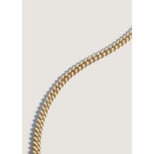 Collier tendance Capri, chaîne gourmette plaqué or rhodié, orné de diamants, perles, lettres et chiffres, idéal pour les fêtes et événements religieux - Product Image 1