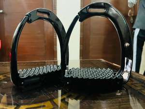 Estribos ecuestres de seguridad de liberación rápida de aluminio duradero con logotipo personalizado Euro Cavall Industries 2025 - Product Image 6