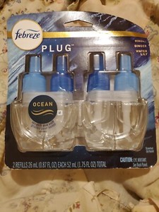 Ambientadores asequibles Febreze Plug In, aroma fresco Downy April, eliminador de olores para olores fuertes, 1 calentador + 2 recambios de aceite - Product Image 2