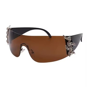 Lunettes de soleil diamant de créateur de luxe de haute qualité pour femmes Lentilles miroir bleues et noires Fourniture en gros disponible pour l'exportation - Product Image 1