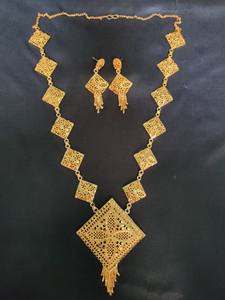 Boucles d'oreilles collier en plaqué or 22K de conception privée OEM serti d'une parure de bijoux de style luxueux à vendre par les exportateurs - Product Image 2