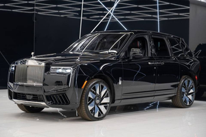 Roll Royce Cullinan 2024 Usado, Volante a la Izquierda, Asientos de Cuero, Cámara Trasera, Pantalla Táctil, Faros de Xenón - Product Image 4