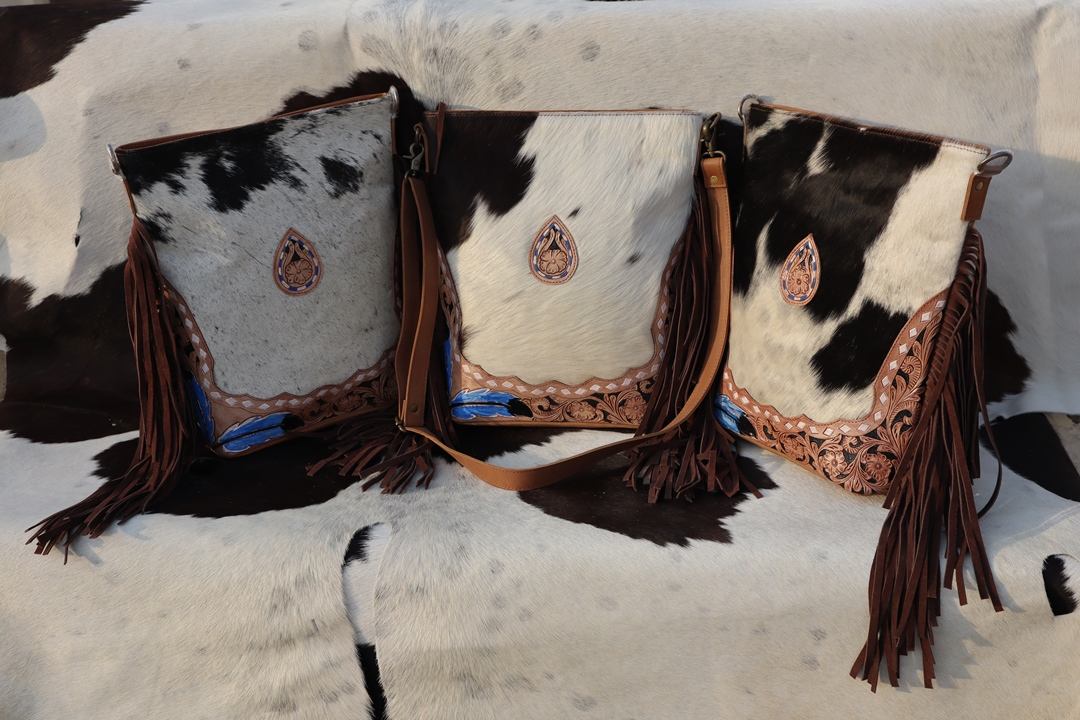 สีขาวและสีน้ำตาล