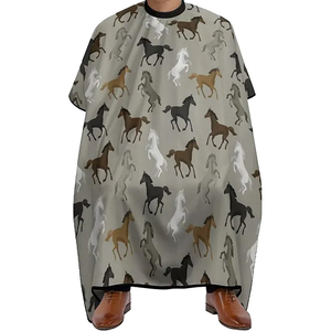 Venta al por mayor barato negro salón de belleza corte de pelo capa de peluquero con logotipo bordado - Product Image 1