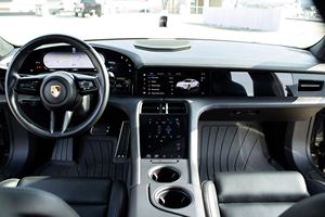 PO RSCHE TAYCAN TURBO 2020 d'occasion, conduite à gauche/droite - Product Image 3