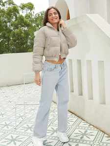 Veste imperméable légère et courte élégante pour femmes Caractéristique réversible en PU de haute qualité pour les activités de travail en plein air OEM disponible - Product Image 5