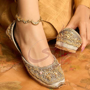 Vente en gros de chaussures Khussa pour femmes, sur mesure, en soie brute, antidérapantes, de haute qualité, design tendance, nouvelle arrivée, produit phare - Product Image 3