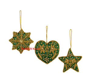 Hermosa tela verde hecha a mano y bordado dorado Zari trabajo adorno colgante de Navidad y producto de decoración de fiesta de año nuevo - Product Image 1