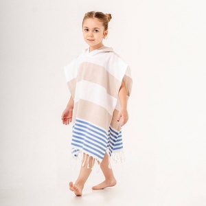 Poncho de Toalla con Capucha para Niños al por Mayor - Rayas Mediterráneas 100% Algodón Turco, Proveedor OEM para Playa, Natación y Surf - Product Image 2