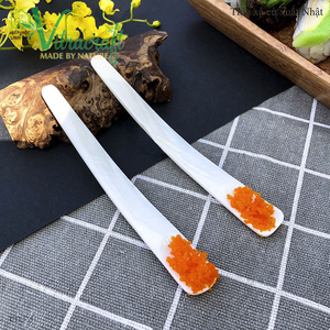 Mini cuillère à caviar de qualité supérieure faite à la main en nacre blanche naturelle de 13cm pour servir du caviar - Product Image 3