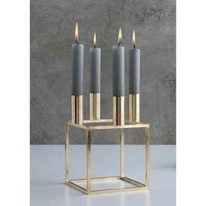 Bougeoir traditionnel en laiton avec embellissements artisanaux et élégant défilement floral pour une esthétique majestueuse - Product Image 2