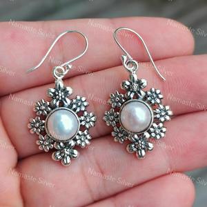 Pendientes Colgantes de Plata de Ley 925 con Perlas de Agua Dulce, Joyería Floral Hecha a Mano, Regalo de Piedra de Nacimiento de Junio con Diseño Floral - Product Image 2