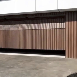 Portes de garage en acier segmentées au design moderne avec texture de lattes en bois personnalisable, ouverture automatique pour usage en entrepôt - Product Image 1