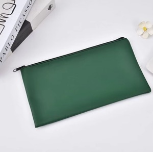 Accepter Sac de rangement multifonctionnel personnalisé avec logo imprimé portable en cuir PU multicolore Sac unisexe Portefeuilles durables - Product Image 2