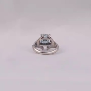 Anillos de compromiso de diamantes cultivados en laboratorio de corte radiante azul con vástago dividido personalizado en oro sólido de 14 quilates, anillo elegante de moda para niñas - Product Image 6