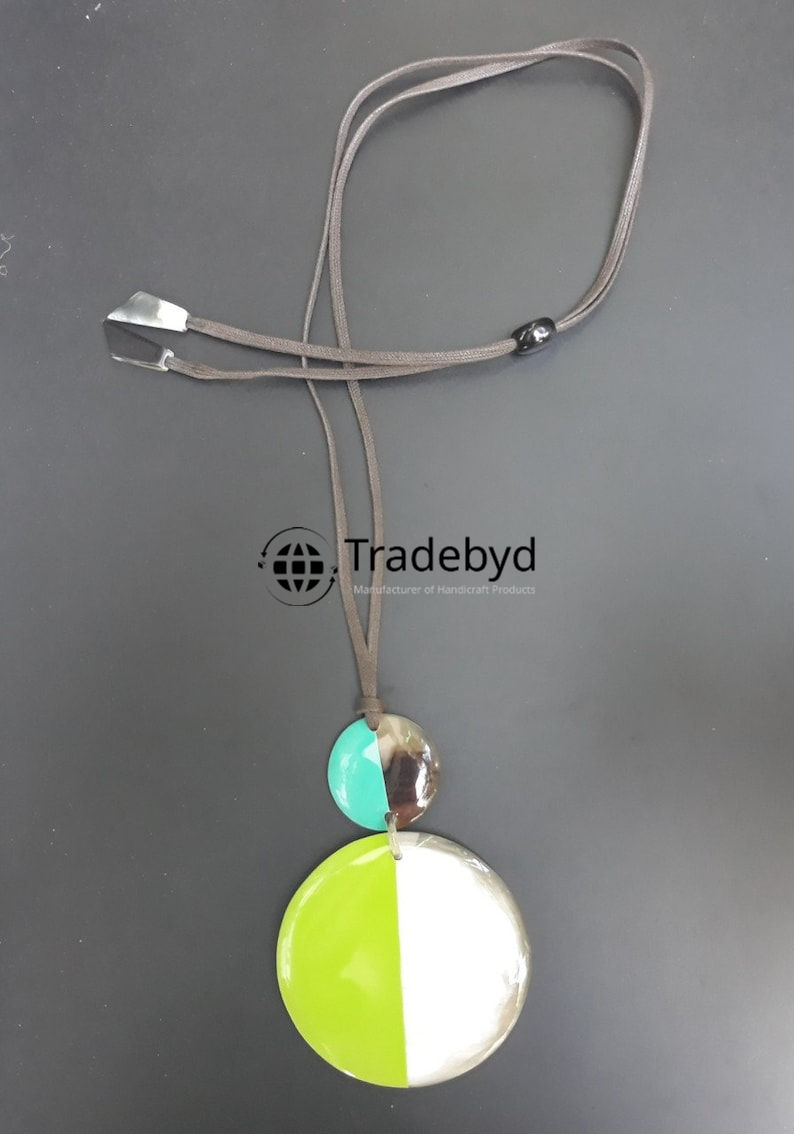 Available in different colore