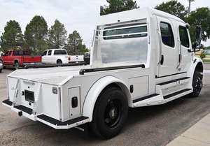 Ordenado 2026 F r e i g H T L i n e r M2 + 106 Sport-chasis LH5 Luxury Crew Cab H a u l e r - Product Image 5