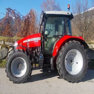 Offre de gros sur tracteurs Massey Ferguson 5711 d'occasion, conçus pour l'agriculture moderne, offrant robustesse et confort, à vendre - Product Image 4