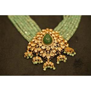 Collier à pampilles classique Maharani Kishori Devi plaqué or 22 carats avec diamants et émeraudes pour les mariages - Product Image 3