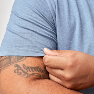 Polos personalizados para hombre con aspecto de ropa de calle OEM Fit Material de algodón Logo Branding y opciones de etiqueta privada - Product Image 4
