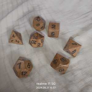 Ensemble de dés pour jeux de rôle sur plateau, qualité supérieure, dés polyédriques D&D, fabrication artisanale en bois, impression laser imperméable, emballage d'exportation - Product Image 3