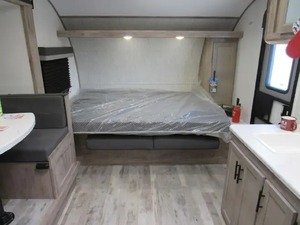 FOURNISSEUR DE CAMPING-CAR D'OCCASION 2025 Guulf Stream Ameri - Lite Super Lite 192DS - Product Image 4