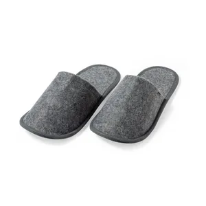 Pantoufles personnalisées en RPET pour des cadeaux promotionnels écologiques - Product Image 1