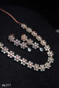 สร้อยคอรูปกุหลาบชุบทองสำหรับผู้หญิงสร้อยคอสำหรับงานแต่งงานงานหมั้นสไตล์บอลลีวูดทำจากทองเหลือง - Product Image 2