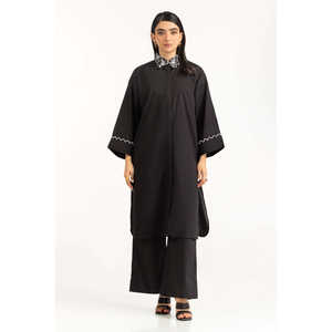 ชุดเซ็ตผู้หญิงลำลองลายริ้วปักลาย ผ้าเครปสีดำ เสื้อแขนสามส่วน กางเกงขายาว ชุดสองชิ้น 2 ชิ้น - Product Image 4