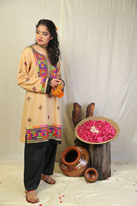 2025 cómodas etiquetas personalizadas de alta calidad Kurtis de mujer al por mayor trajes paquistaníes para mujer bordado Gharara Kurti trajes OEM - Product Image 6