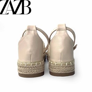 Lujosas <span class=keywords><strong>sandalias</strong></span> de diseñador con hebilla de metal personalizadas <span class=keywords><strong>Sandalias</strong></span> planas de moda para mujeres y mujeres Comodidad para mujeres - Product Image 4