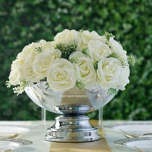 Bols à fleurs sur piédestal en métal Look royal Vase parfait pour les dîners de mariage Décor de table Bols à fleurs en argent - Product Image 1