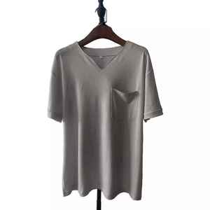 T-shirt de sport personnalisé pour hommes, coton élastique solide 180 grammes de tissu grande taille été à manches courtes col en V poche à rabat sur le dessus - Product Image 4