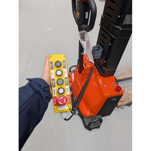 Chariot élévateur à palettes électrique à chargement automatique - Product Image 2