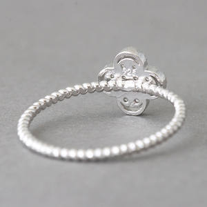 Anillo Minimalista con Diseño de Trébol y Cuentas Doradas para Mujer, en Oro Sólido de 14K, con Diamante de Laboratorio de Corte Redondo, Ajustable y Apilable - Product Image 4