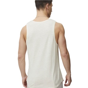Camiseta sin mangas informal de algodón 100% de 220 g/m² para hombre con bolsillo frontal, jersey de gimnasio, venta al por mayor, ropa deportiva de calle, atlética, para correr, corte largo - Product Image 2