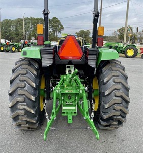 Motor de Componente Central para Tractor de Andar Hidrostático John Deere 4052M 4WD de 50.8HP con Tracción a las 4 Ruedas Estándar, Modelo 2024 - Product Image 2