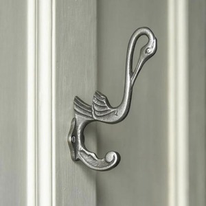 Elegante gancho de pared de hierro rústico, perfecto para entradas, cocinas y dormitorios, que ofrece opciones de almacenamiento elegantes y funcionales - Product Image 2