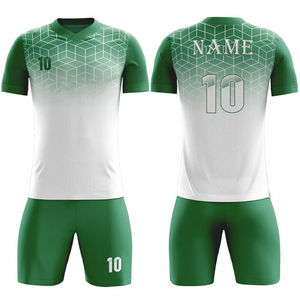 Uniformes de football en polyester sublimé personnalisé Survêtement de football adulte unisexe Vêtements de football de Sialkot Pakistan en gros - Product Image 1