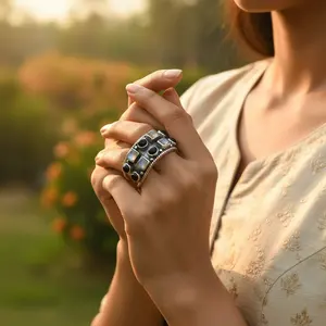 Bague en pierre de lune et onyx plaquée rhodium géométrique 14 carats pour femmes - Cadeau de bijoux fins - Product Image 2