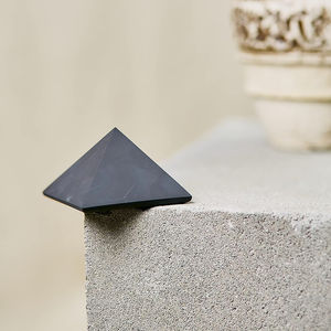 ปิรามิดหินสีแบบไม่ขัดเงามรดกของคาเรเลียนปิรามิดคริสตัลชุงไมท์/ของตกแต่งบ้าน - Product Image 1