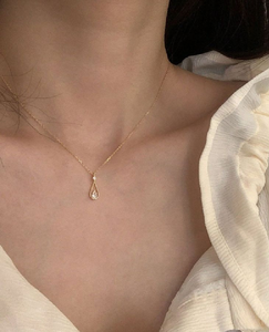 Pandent de chaîne de feuille d'érable de cristal rouge, charme de bijoux d'automne disponible aux prix de gros. - Product Image 5