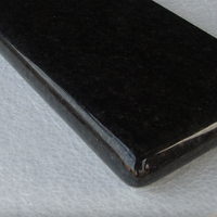 Dalle de granit noir nacré de haute qualité et durable, pierre naturelle polie, solution complète avec installation sur site, comptoirs modernes fabriqués sur mesure