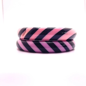 Bracelet jonc en acrylique rayé rose et noir de haute qualité, tendance, élégant, bijoux pour femmes et hommes, unisexe, stylé - Product Image 5