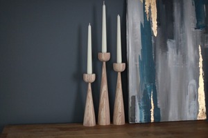 Support de bougie en bois minimaliste avec un design élégant, fait à la main et personnalisé, adapté aux espaces de vie modernes et contemporains - Product Image 6