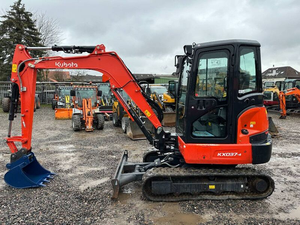 Mini-excavatrice Kubota KX037-4, excavatrice compacte sur chenilles avec godet pour la construction, l'agriculture et l'aménagement paysager - Product Image 1
