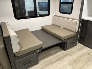 Nueva caravana de camping RV 2027 Foorest River Rockwood Ultra Lite 2608BS - Product Image 2